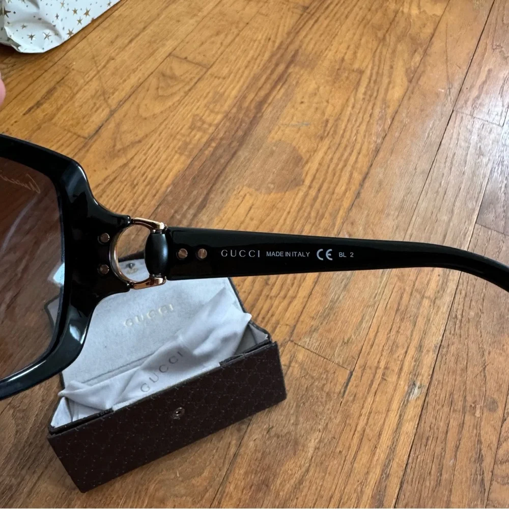 GUCCI Black Frame Gradient Tint Horsebit Oversized Sunglasses